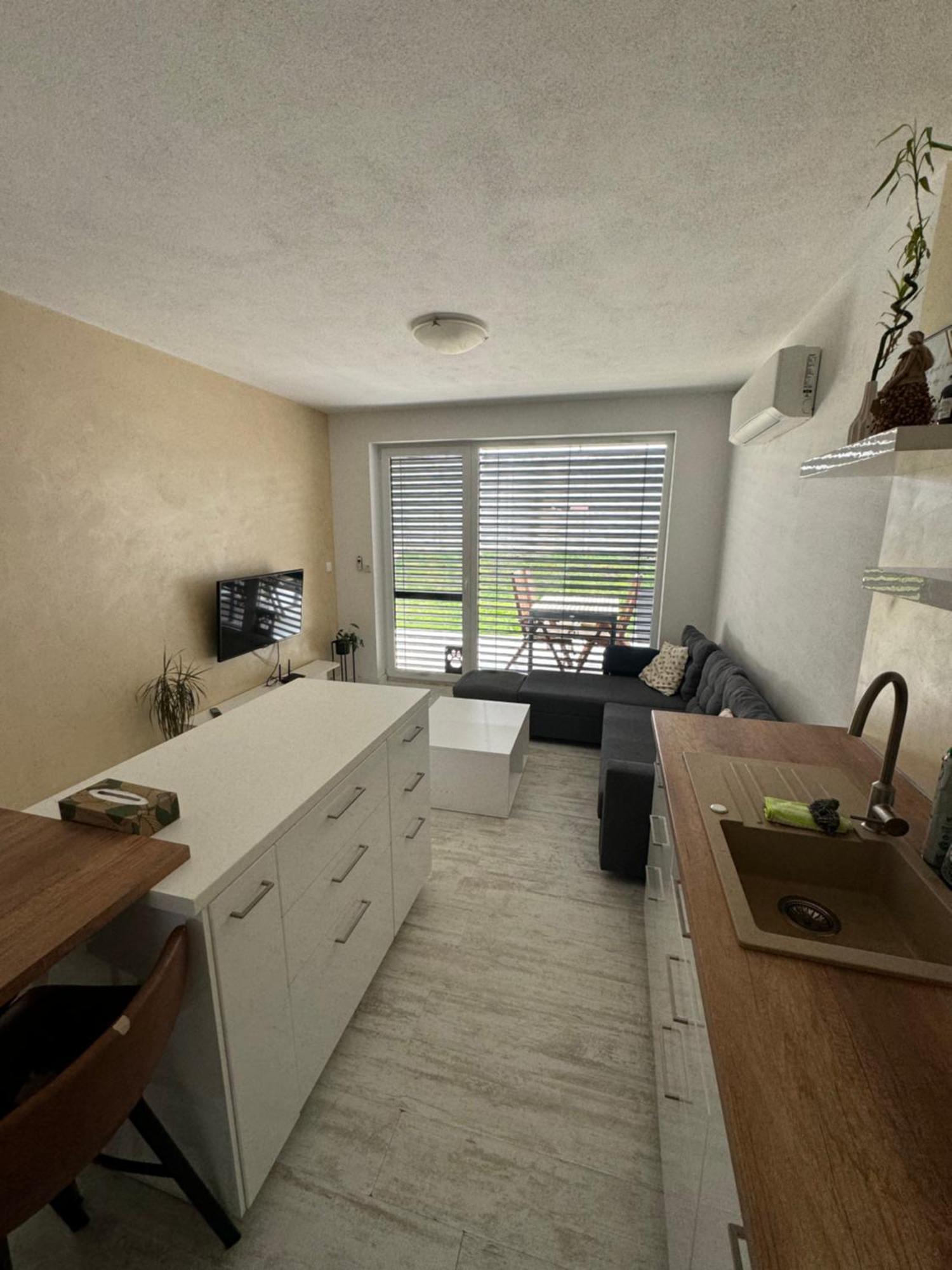 Sunny Apartment On The Lakes เซเนซ ภายนอก รูปภาพ