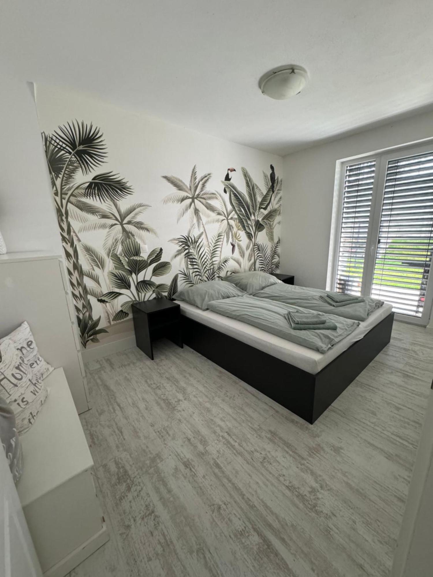 Sunny Apartment On The Lakes เซเนซ ภายนอก รูปภาพ